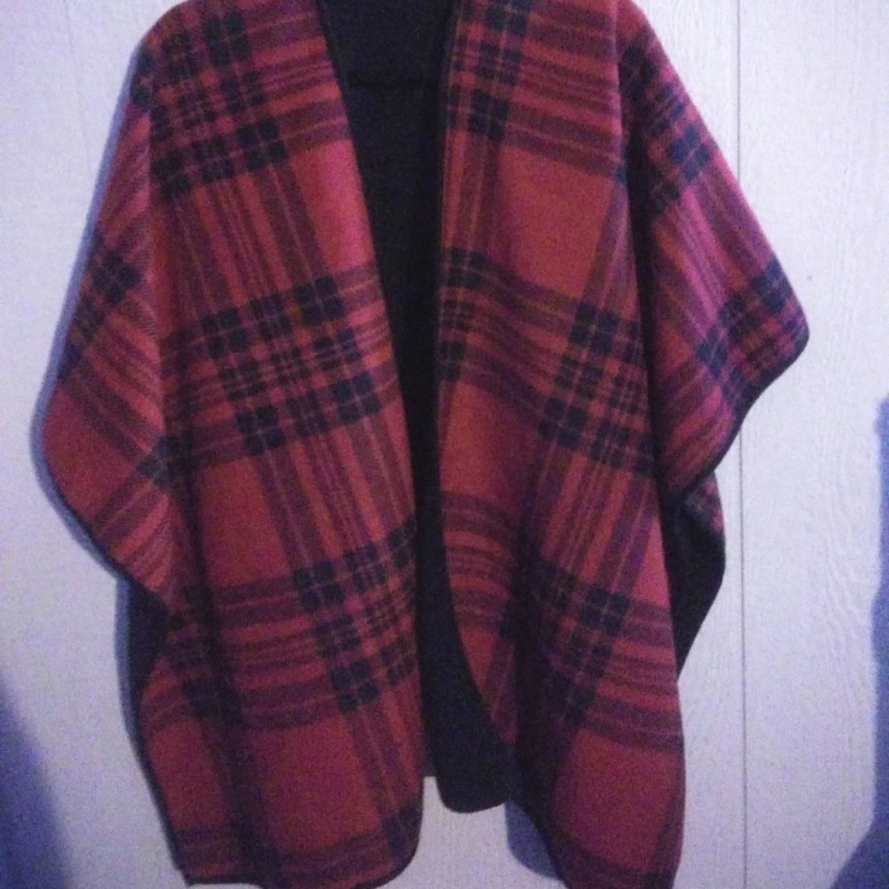 Red/Black thermal poncho one size